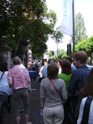 Frankfurt: Jazz im Museum 2009, Zuschauerstrom vor der Veranstaltung